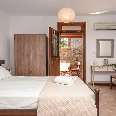 Theonis Naxos 30 Meters From The Appartement *