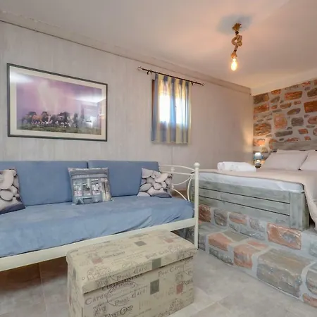 Theonis Apartment Moutsouna