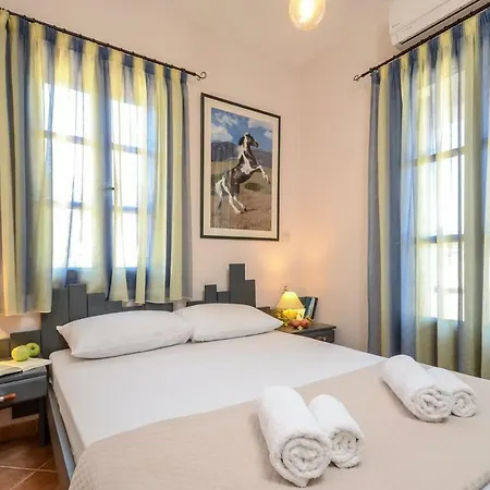 Theonis Naxos 30 Meters From The Apartment *
