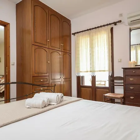 Theonis Apartment