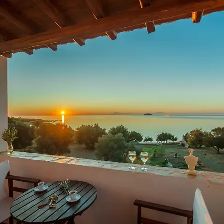 Theonis Naxos 30 Meters From The * Kanaki