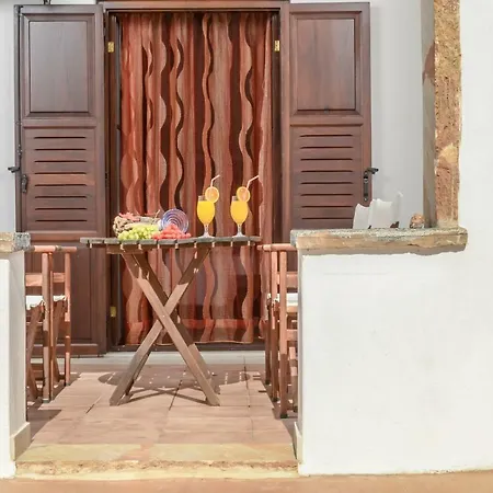 Theonis Apartament Moutsoúna