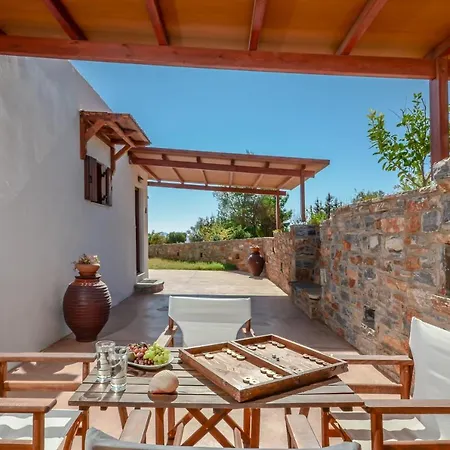 Apartament Theonis *