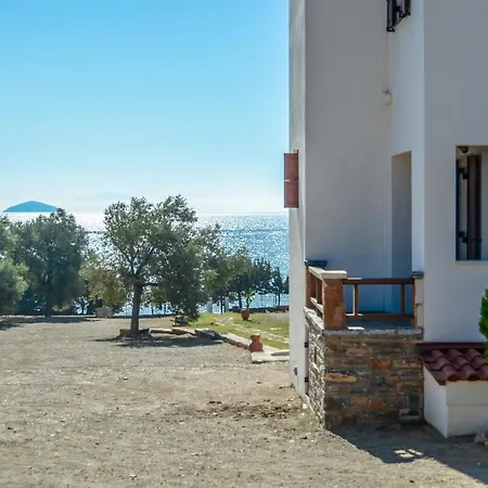 Theonis Apartament *